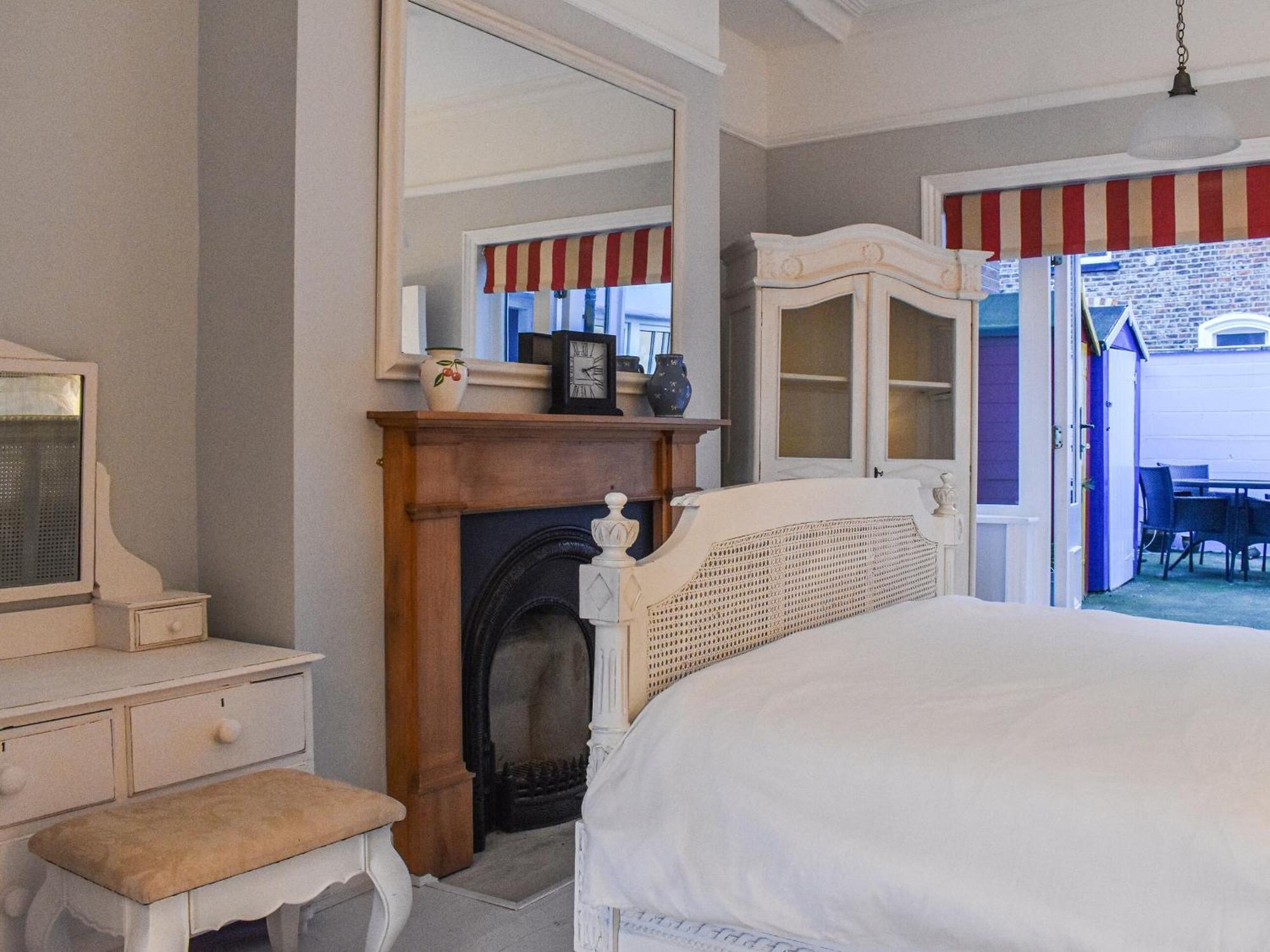 Whitby Bliss Vila Exterior foto